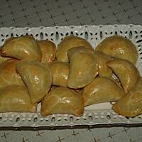 Pieczone pierożki z serem i ziemniakami