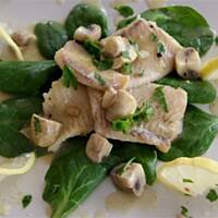 Sola w winie z grzybami