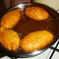 Drożdżowe pierogi smażone