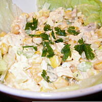 Sałatka z selera naciowego i pieczonego kurczaka