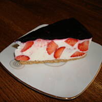 Sernik jogurtowy na zimno z galaretką jagodową