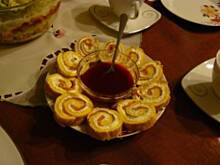 Fot. CattiBrie, Roladki z łososiem i fetą