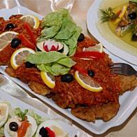 Mintaj smażony z warzywami i melonem