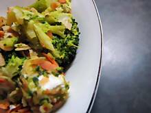 Fot. marialeksandra, Sałatka "Brokuł-migdał-feta"