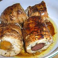 Rolady drobiowe z morelami i kiełbasą jałowcową