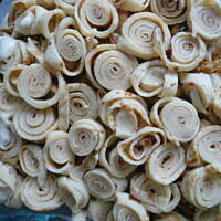 Sałatka z makaronem z naleśników