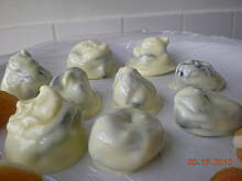 Fot. kasia1977, Suszone owoce z marcepanem i biala czekolada