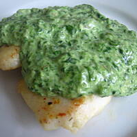 Ryba w sosie serowo-szpinakowym