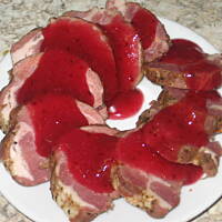 Karkówka peklowana w sosie żurawinowo-chrzanowym