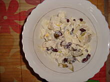 Fot. kokarda, Sałatka śledziowa z czerwoną fasolą i ogorkiem konserwowym