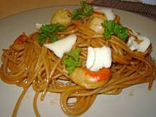 Fot. sebek, Przegrzebki w sosie pomidorowo - paprykowym ze spaghetti