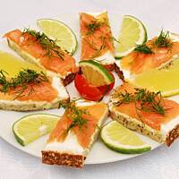 Kanapki z łososiem na przystawkę lub kolację