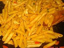 Fot. sebek, Penne z krewetkami w sosie pomidorowo-paprykowym