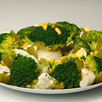 Sałatka brokułowa w kropki