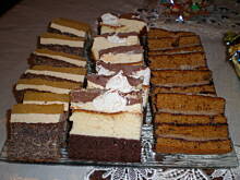 Fot. bozena28, sernik na biszkopcie z bezami i polewą .