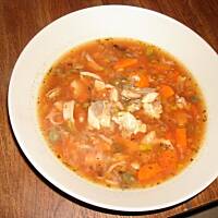 Zupa rybna na łososiu z owocami morza