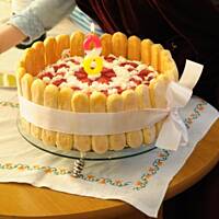 Tort truskawkowy efektowny szybki