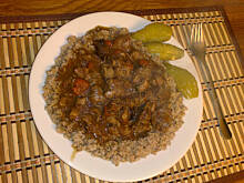 Fot. Kempol, Szlachetny gulasz wieprzowy z suszonymi grzybami.