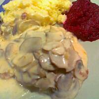 Schab w sosie śmietanowo-pieczarkowym