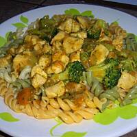 Kurczak z brokułami i makaronem