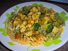 Fot. niebieska-różyczka, Kurczak z brokułami i makaronem
