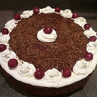 Tort czekoladowo - wiśniowy z akcentem alkoholowym!