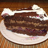 Tort czekoladowo - wiśniowy z akcentem alkoholowym!