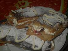 Fot. Teresa.Marcjan, Eklerki z bitą śmietaną i owocowym dżemem