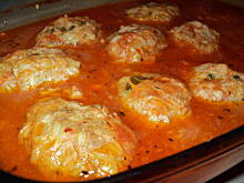 Fot. dolkat, Kotlety z warzywami zapiekane w sosie pomidorowym