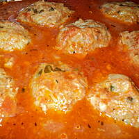 Kotlety z warzywami zapiekane w sosie pomidorowym