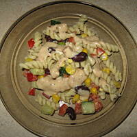 Super sałatka makaronowa