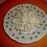 Sałatka ze śledziem w lekkim sosie musztardowym