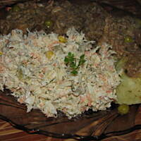 Wyśmienita surówka z kiszonej kapusty i warzyw, z majonezem