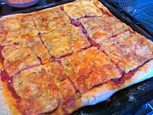 Fot. kaha87ha, Pizza na ciemnym spodzie