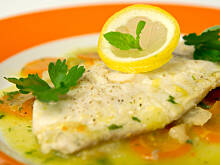 Fot. Wkn, Dorada w lekkim sosie warzywnym