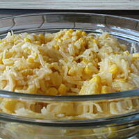 Sałatka z makaronem ryżowym i selerem konserwowym