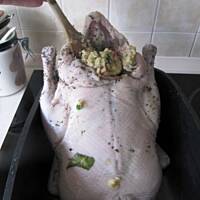 Kaczka faszerowana ziemniakami i wędzonym boczkiem