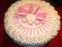 Fot. megii013, Ozdoby cukrowe na torcie z bitej śmietany...