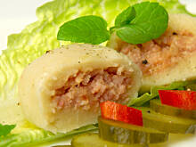 Fot. Wkn, Pyzy z boczkiem i cebulą