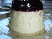 Fot. sebek, Panna cotta z dżemem jeżynowym