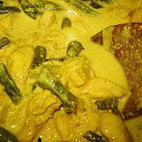 Curry z kurczakiem i orzechami nerkowca