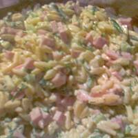 Lekka sałatka z ogórkiem i szynką