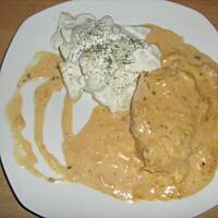 Filet z indyka w sosie cebulowo-borowikowym