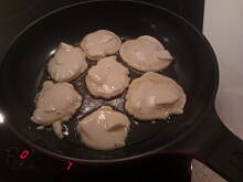 Fot. now, Racuchy z jabłkami i dżemem brzoskwiniowym