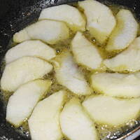 Naleśnikowe placki   z jabłkami.