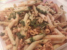 Fot. now, Penne z kurczakiem i szpinakiem