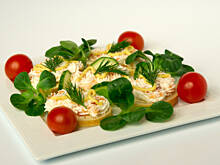 Fot. Wkn, Mini kanapeczki z łososiem i musztardą