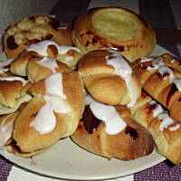 Bułeczki/ rogaliki drożdżowe z dżemem