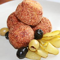 Drobiowo ziemniaczane kuleczki z oliwką kasiuli