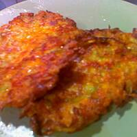 Placki z cukinii z sosem szczypiorkowym